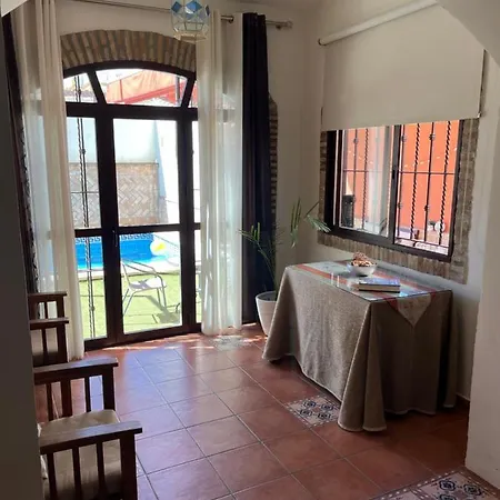 Casa Con Piscina Cerca De 別荘